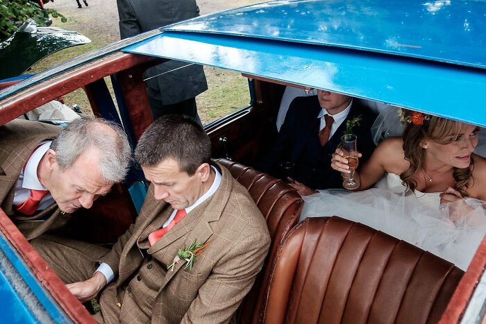 30 Honest Wedding Photos By Ian Weldon That Are As Funny As They Are Chaotic (New Pics)