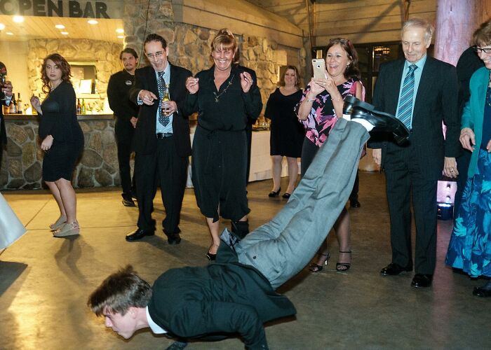 30 Honest Wedding Photos By Ian Weldon That Are As Funny As They Are Chaotic (New Pics)