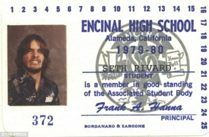 People Don't Usually Like Their ID Pics, But These 35 Are Hilarity On Another Level
