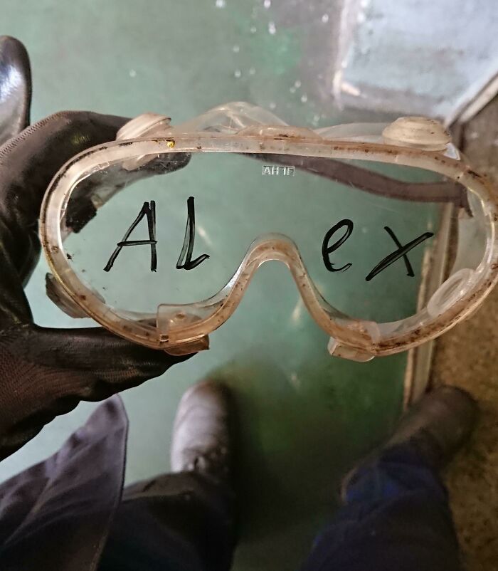 Perdí mis gafas de seguridad y mis colegas las han marcado con rotulador permanente