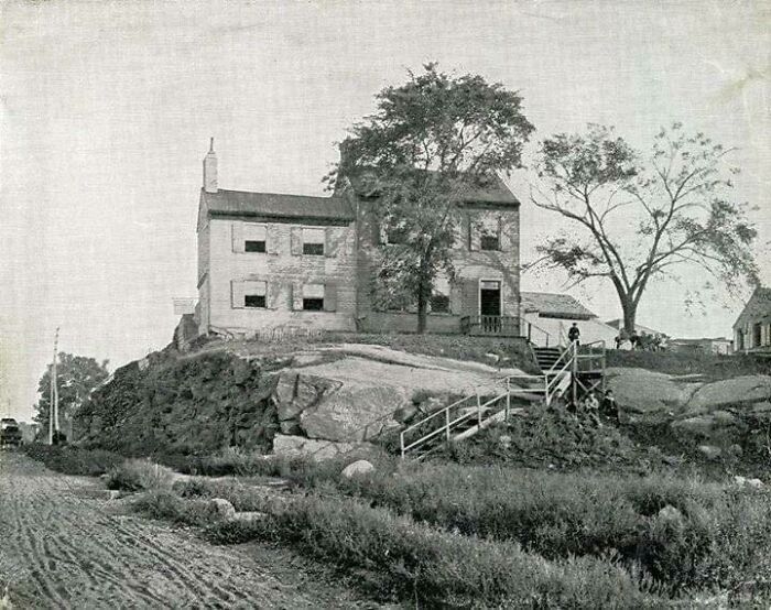 Esta casa de campo estuvo en Manhattan en el lugar donde se cruzan ahora la calle 84 y Broadway (1879)