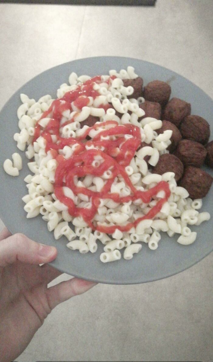 Almuerzo exclusivo de mi novio - Bolas de pescado, macarrones y ketchup