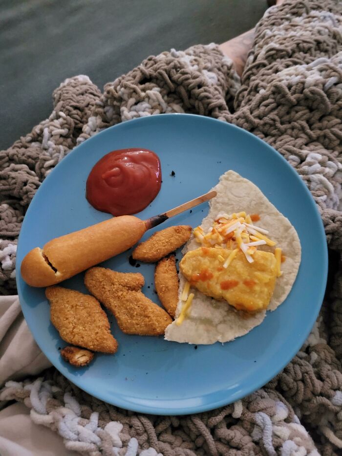 Estoy enferma. Le pedí a mi novio que me hiciera la cena.