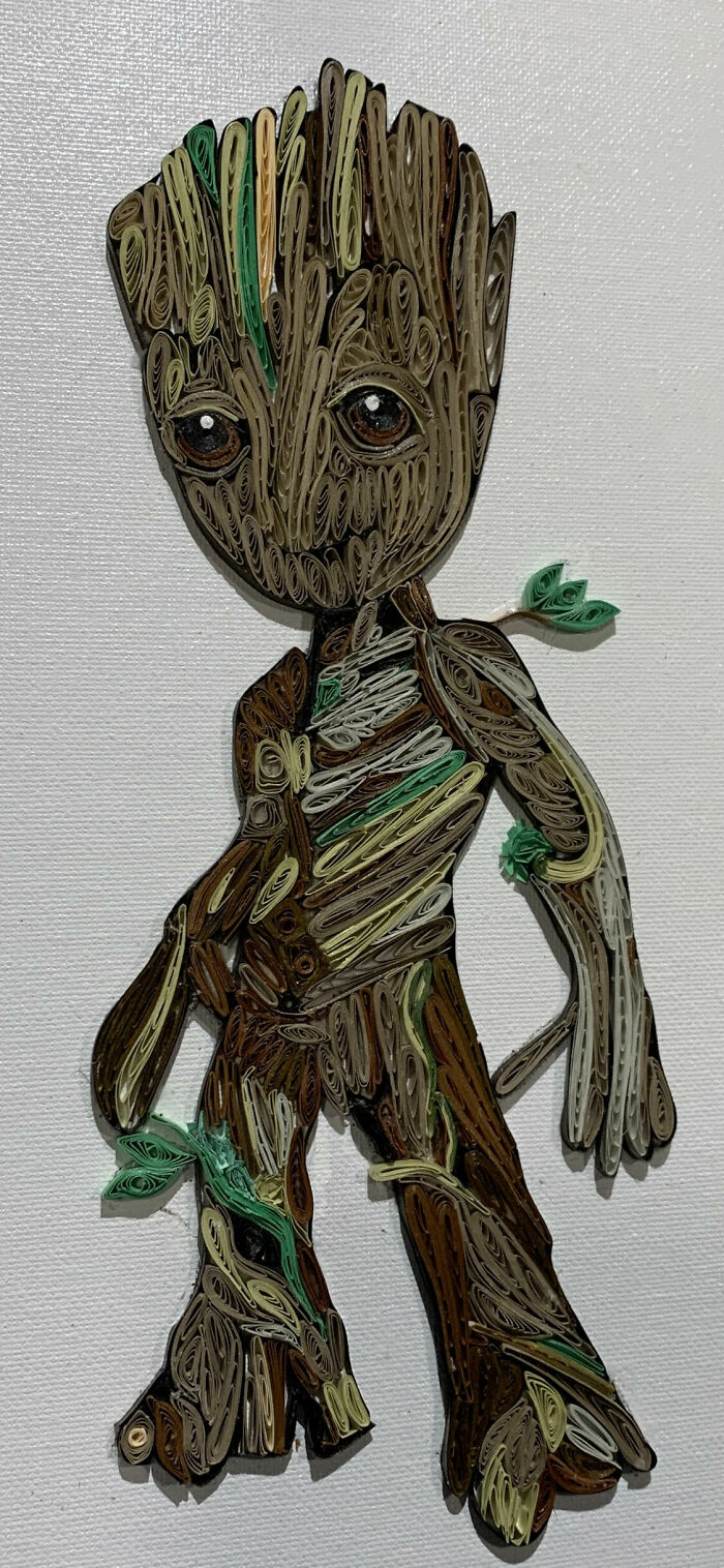 Mi suegra sabe que me gusta Marvel, así que me hizo a Groot usando una técnica llamada filigrana de papel