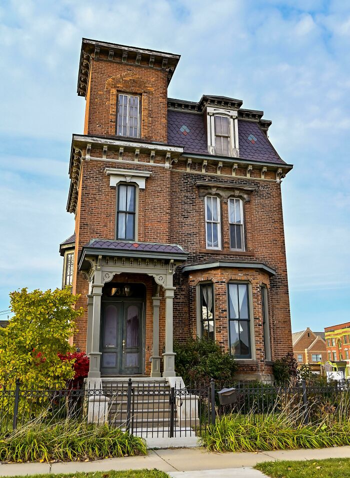 Esta hermosa casa fue restaurada en Brush Park, Detroit, Michigan