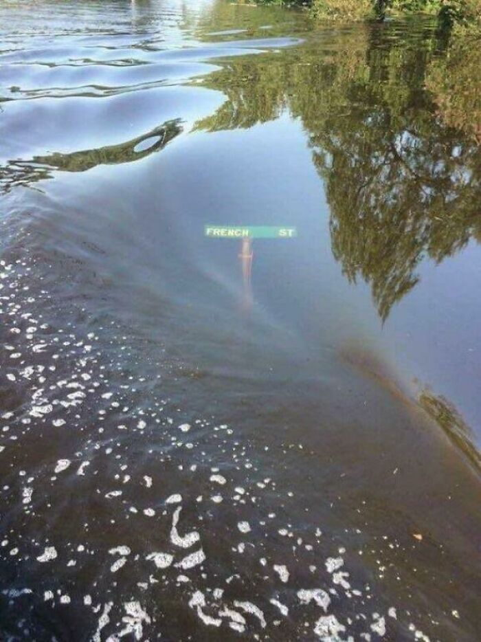 Una calle entera sumergida en las profundidades