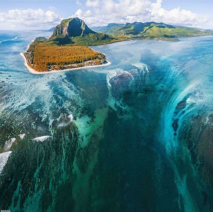 Cascada submarina