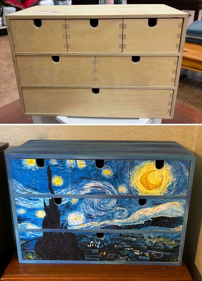 Le he puesto láminas de “La noche estrellada” en los cajones y capas de pintura metalizada para conseguir una textura similar a la de la pintura. La base está teñida con pintura diluida y sellada