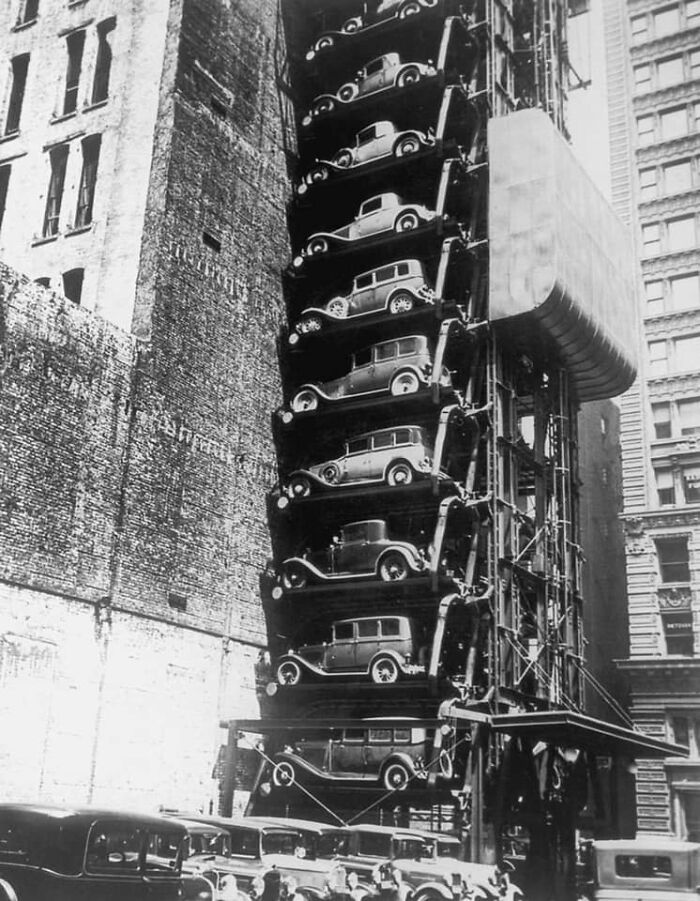 Un aparcamiento vertical en Chicago, 1930