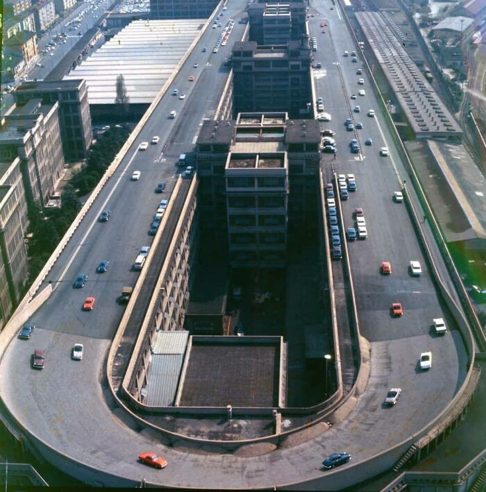 El techo de una antigua fábrica de Fiat. Sí, eso es una pista. (Lingotto, Turín, Italia)
