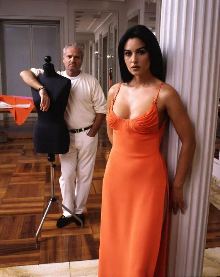 Monica Bellucci y Gianni Versace, 1995