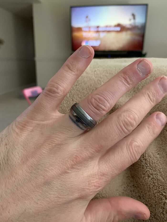 Hace unos 6 años perdí mi anillo de boda. Terminé haciéndome un tatuaje en lugar de reemplazarlo
