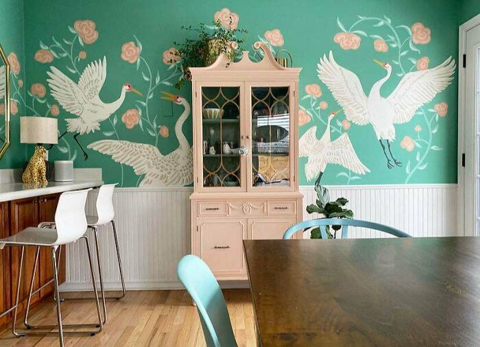 Pinté a mano un mural en mi comedor. Pintar me relaja mucho y, ahora, tengo tres murales diferentes en mi hogar