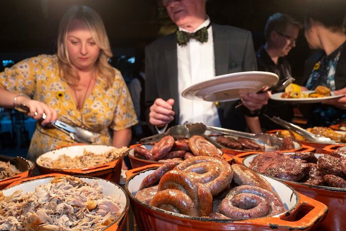 30 Honest Wedding Photos By Ian Weldon That Are As Funny As They Are Chaotic (New Pics)