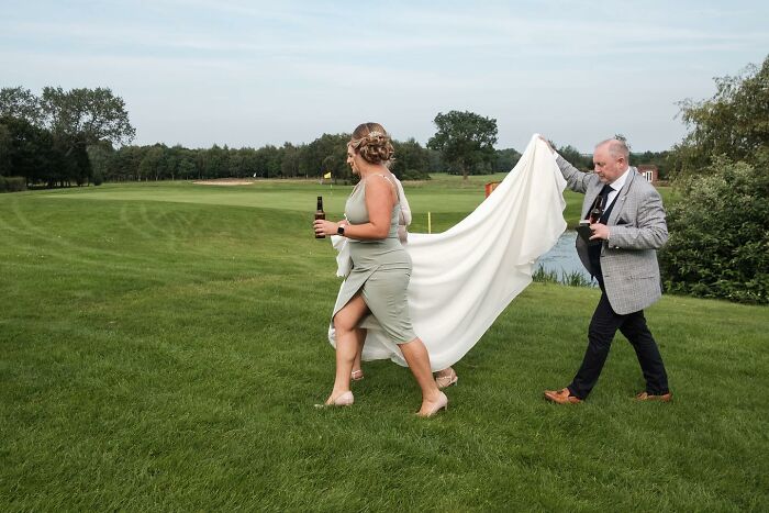 30 Honest Wedding Photos By Ian Weldon That Are As Funny As They Are Chaotic (New Pics)
