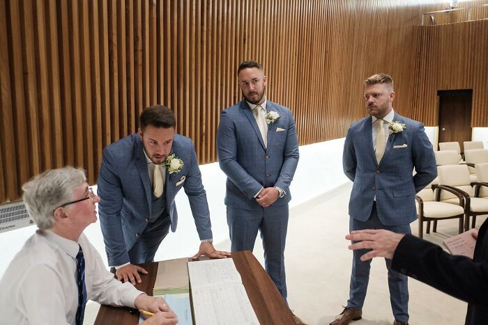30 Honest Wedding Photos By Ian Weldon That Are As Funny As They Are Chaotic (New Pics)