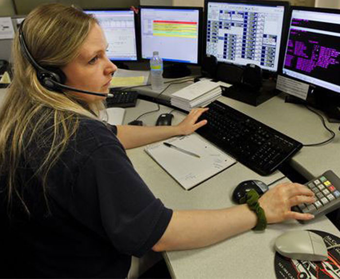 Operadores del 911 comparten llamadas de locura que no pudieron responder sin reir