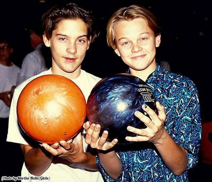 Tobey Maguire y Leonardo Dicaprio en una bolera, 1989
