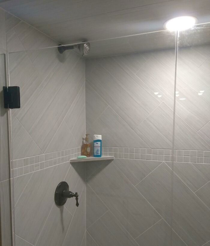 Mi madre ha remodelado su baño de invitados mientras estaba fuera de la ciudad