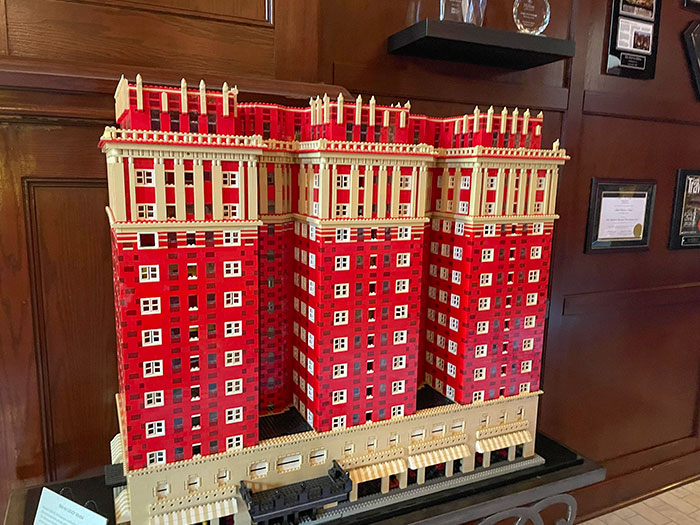 El hotel en el que estoy tiene un modelo propio de Lego