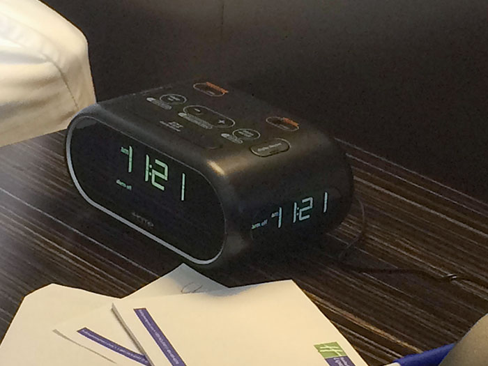 El reloj de este hotel te muestra la hora por 3 lados