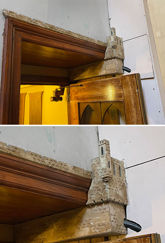Este dintel es un castillo en miniatura. Está en un hostal en Edimburgo, Castle Rock.