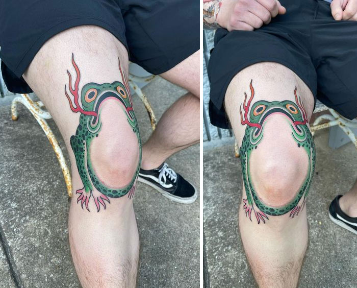 Otro tatuaje genial en una rodilla. Hace “croac croac” cuando se mueve