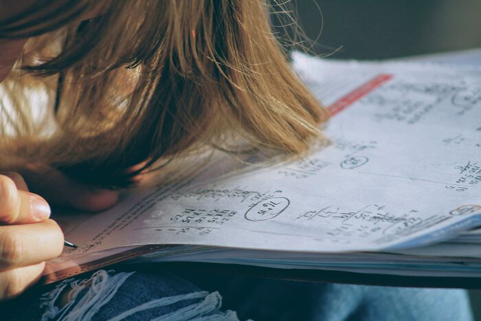 "¿Qué fue divertidísimo en su momento y no pudieron reírse en absoluto?": 20 Profesores responden