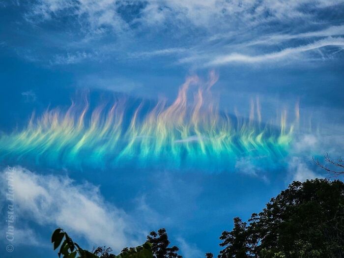 Fuego fantasma en el cielo cerca de Franklin, Virginia Occidental