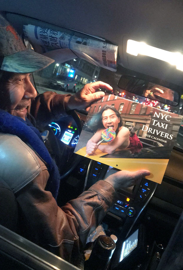 Esta noche mi taxista estaba tan emocionado de compartir conmigo que había aparecido en la portada del calendario. Le dije que le ayudaría a que le viera el mundo