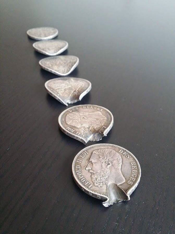 Estas monedas detuvieron una bala y salvaron la vida de mi bisabuelo durante la Primera Guerra Mundial