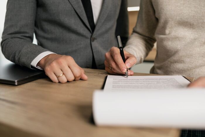 La gente revela de forma anónima secretos de su trabajo que se supone no deben compartir (20 respuestas)