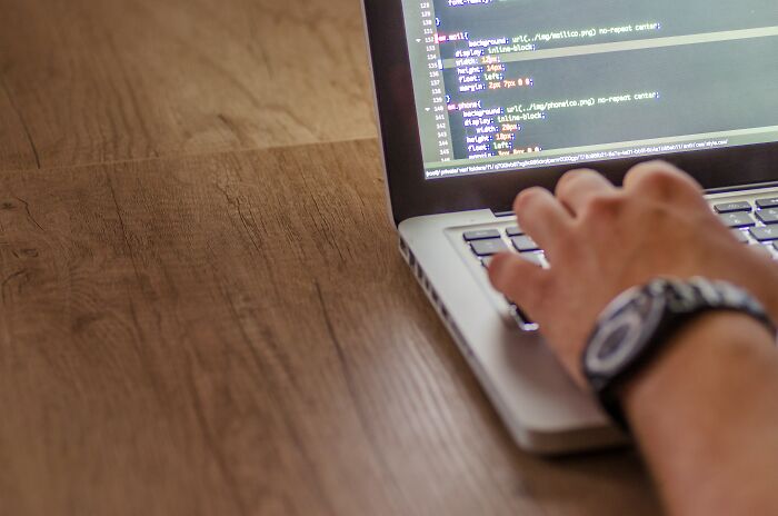 La gente revela de forma anónima secretos de su trabajo que se supone no deben compartir (20 respuestas)