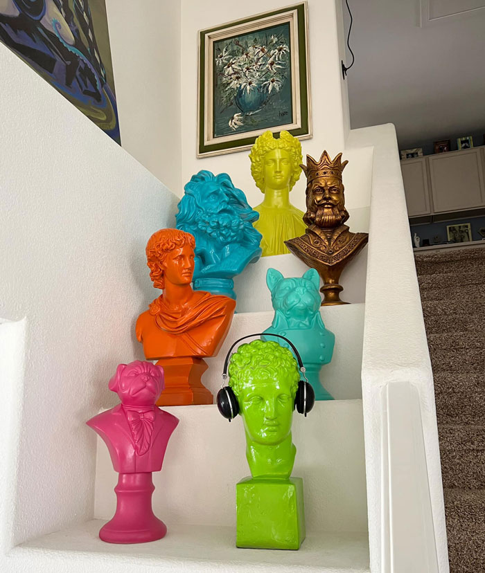 Todos estos fueron encontrados en rastrillos y ventas de inmuebles. Finalmente me decidí a pintarlos