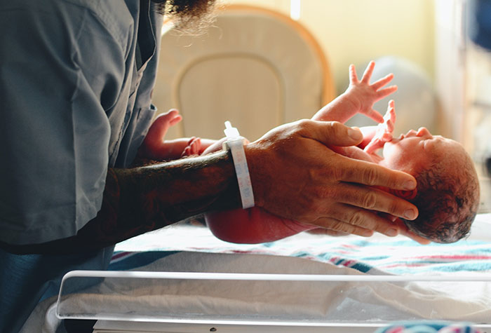 14 Nombres divertidos pero desafortunados que estos padres pusieron a sus hijos, según este hilo