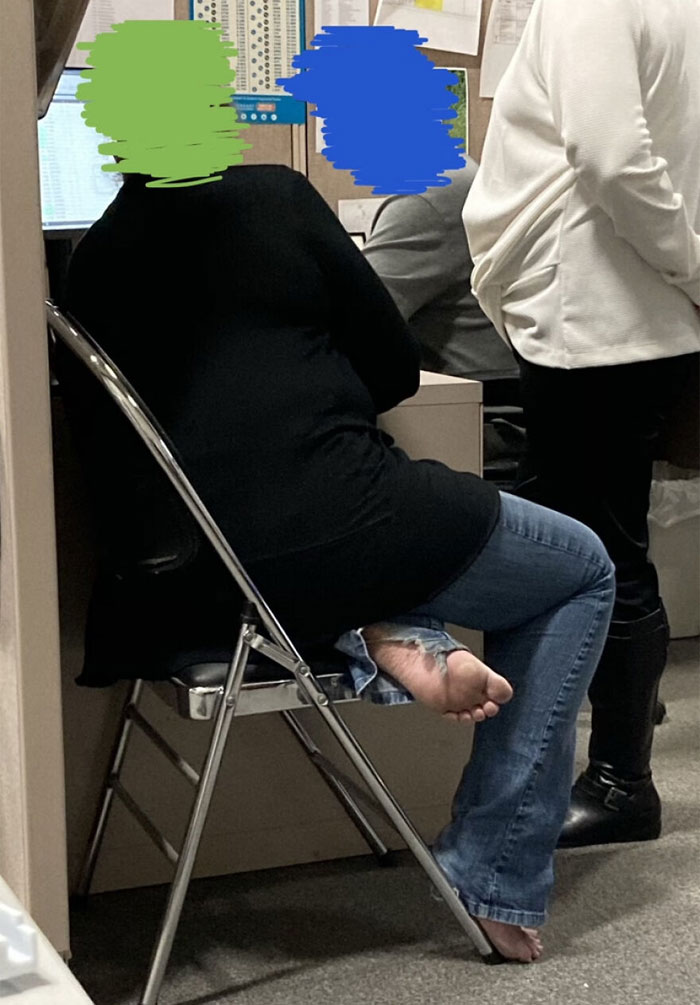 Va descalzo por la oficina