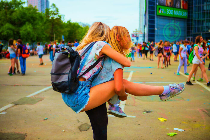 20 Amistades que terminaron cuando la gente se dio cuenta de que sus amigos no lo eran en realidad
