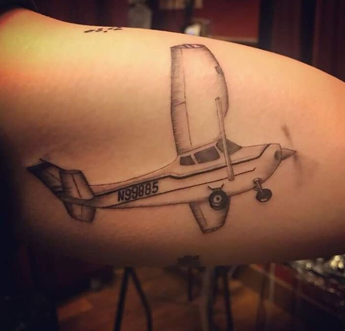 "¿Desde qué ángulo quieres el avión?" "Desde todos"