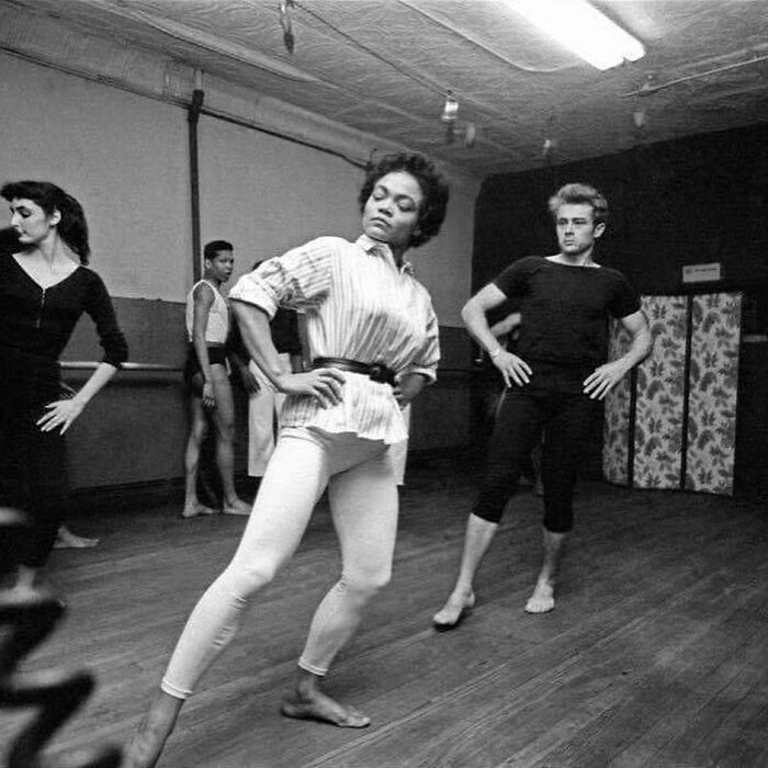 James Dean y Eartha Kitt en el estudio de danza de Katharine Dunham, Nueva York, 1955