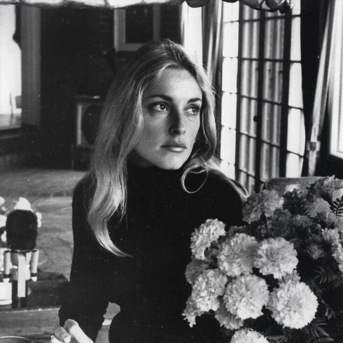Sharon Tate en su casa de Summitridge Drive, 1968