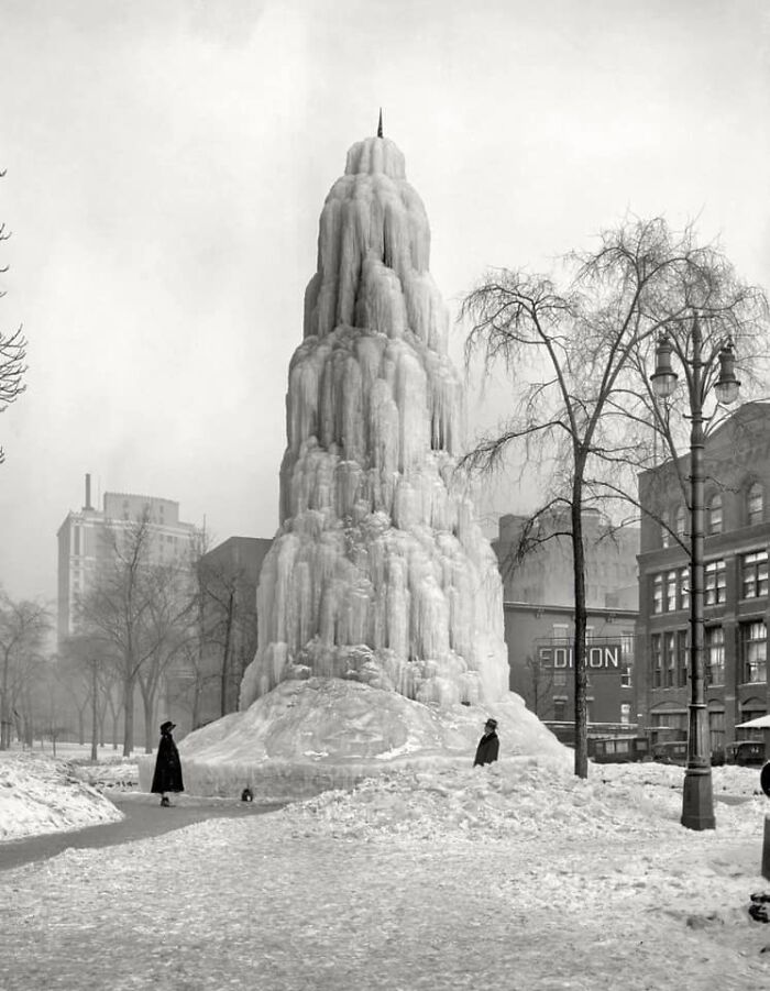50 Important Historical Photos That Might Change Your Perspective On Things, As Shared By This Facebook Page