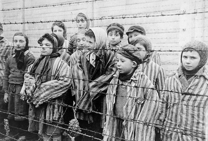 50 Important Historical Photos That Might Change Your Perspective On Things, As Shared By This Facebook Page