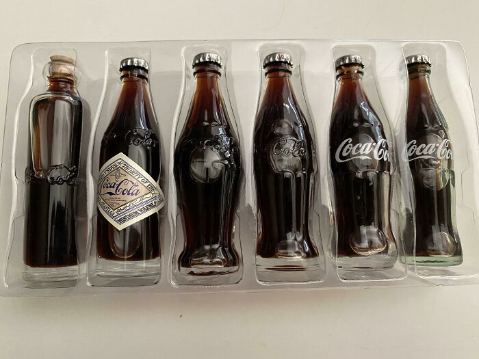 Mis abuelos tenían la colección completa de botellas de Coca-Cola de diferentes años