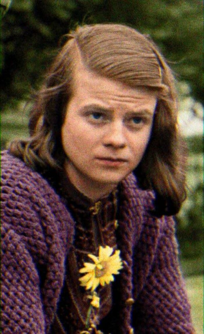 Sophie Scholl, fundadora del grupo de resistencia estudiantil Rosa Blanca durante el régimen nazi, detenida por distribuir folletos antinazis con su hermano, fue ejecutada en la guillotina a los 22 años por alta traición. Este año habría cumplido 100 años