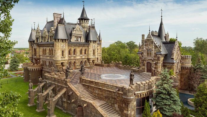 Castillo Garibaldi en Khryashchevka, Rusia. El dueño le puso el nombre de su padre: Garibaldi Arcadievich Kuzichkin