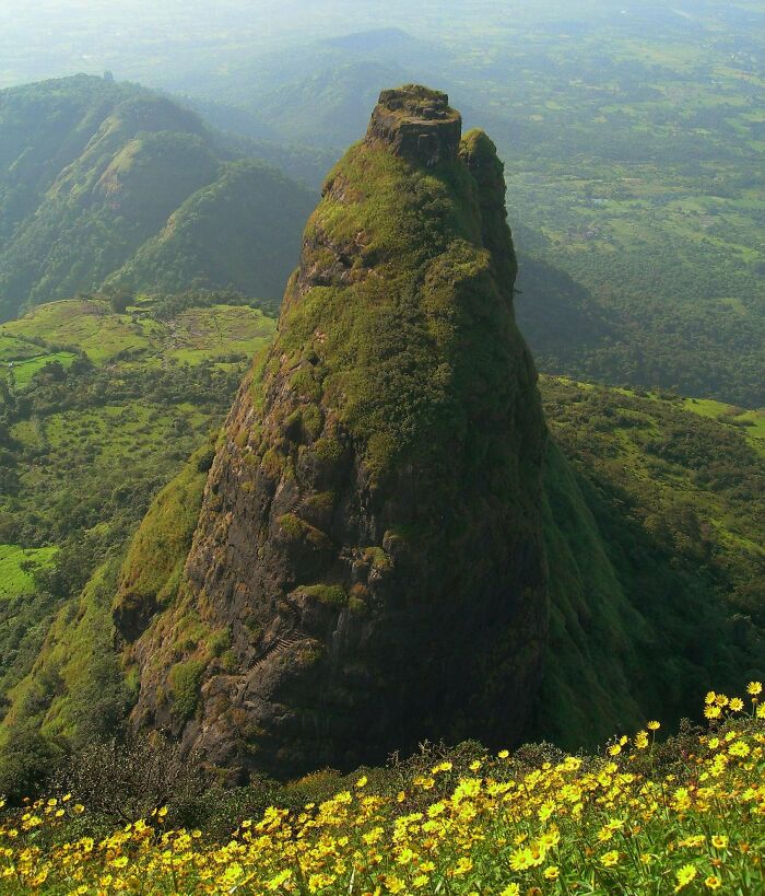 Kalavantin Durg, India. Fortaleza en lo alto de una empinada colina