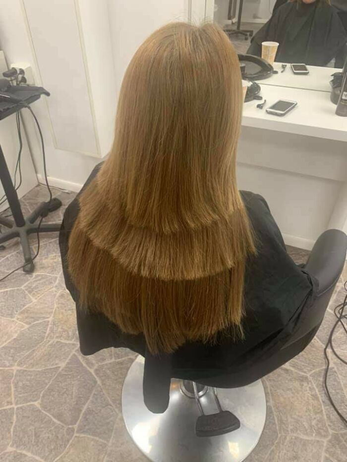 Sí, esto lo hicieron en una peluquería real. Y sí, lloró cuando lo vio