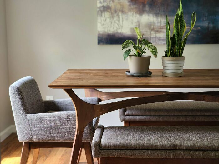Pasé más de un año buscando una mesa y no pude encontrar nada que me gustara, así que decidí diseñarla y construirla yo mismo