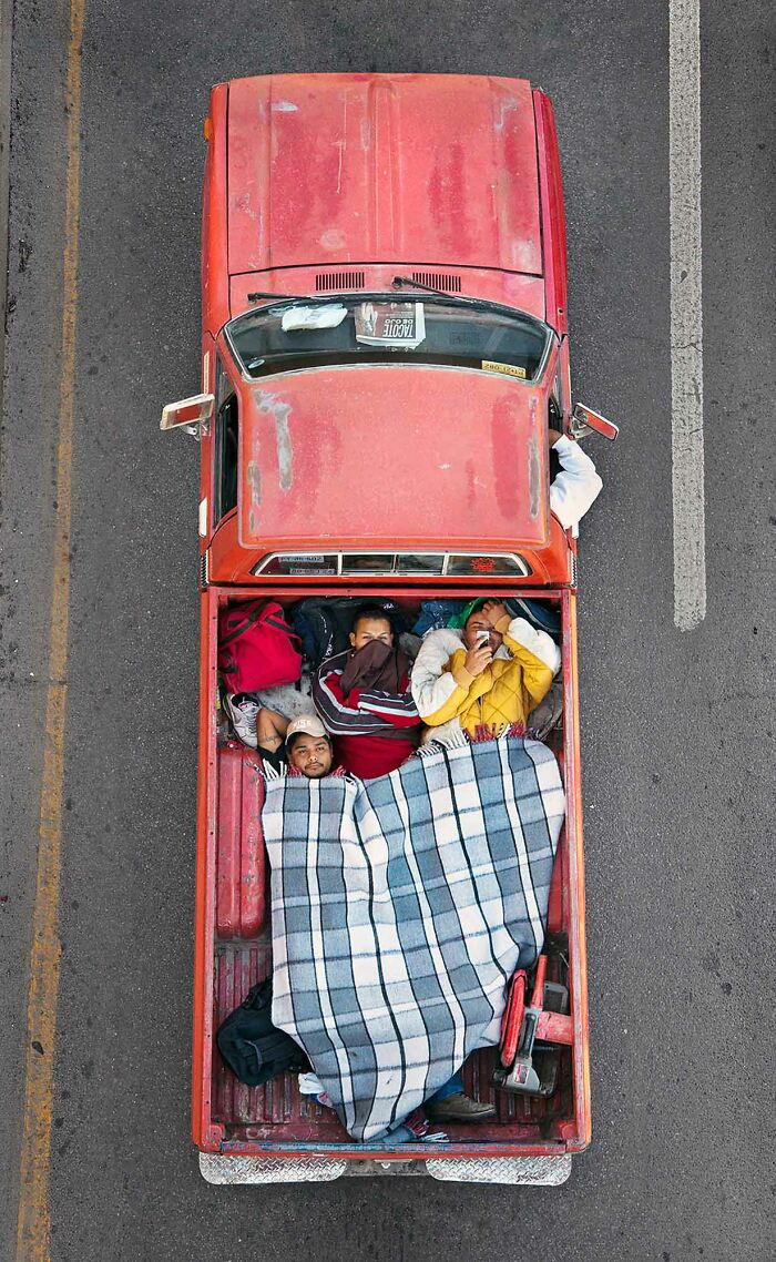 Photographer Takes Aerial Photos Of Daily Commuters Around Mexico In His Series “Carpoolers” (30 Pics)