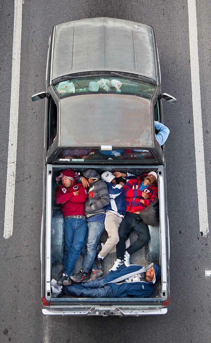Photographer Takes Aerial Photos Of Daily Commuters Around Mexico In His Series “Carpoolers” (30 Pics)